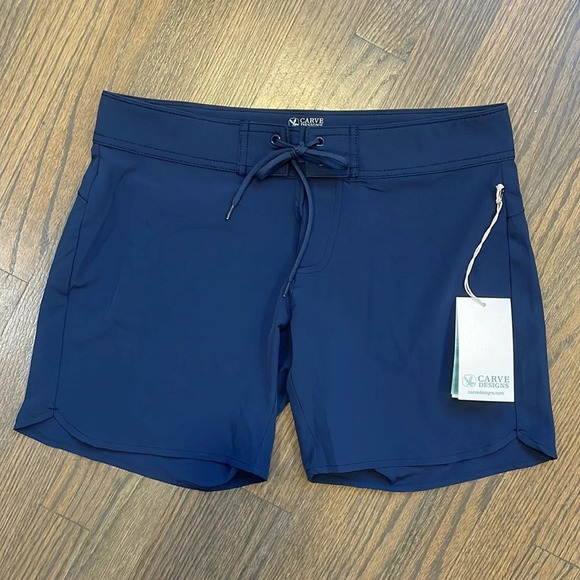 NWT Carve Designs NOOSA SHORT in NAVY size 12 UPF50+ Quick Dry 4 Way Stretch - Picture 1 of 9